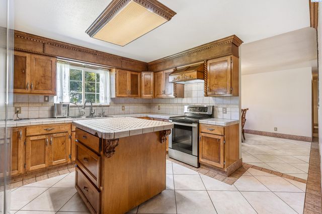 210506 E Cochran Rd, Kennewick, WA 99337