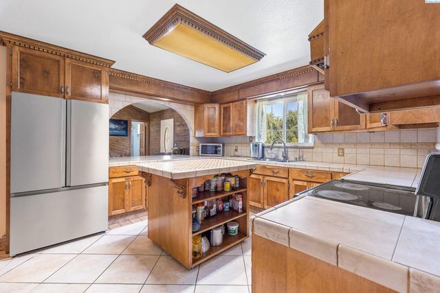 210506 E Cochran Rd, Kennewick, WA 99337