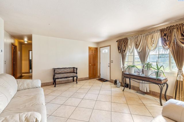 210506 E Cochran Rd, Kennewick, WA 99337