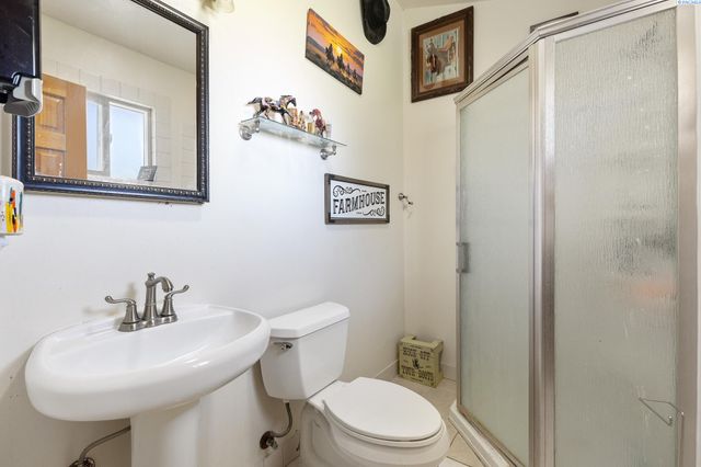 210506 E Cochran Rd, Kennewick, WA 99337