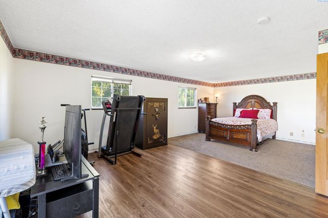 210506 E Cochran Rd, Kennewick, WA 99337