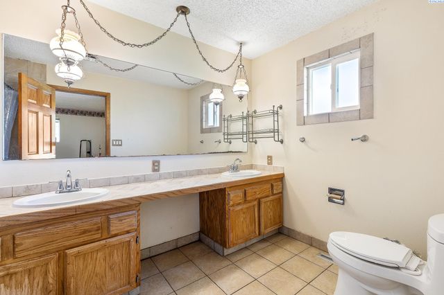 210506 E Cochran Rd, Kennewick, WA 99337