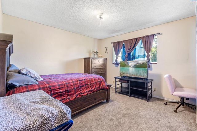 210506 E Cochran Rd, Kennewick, WA 99337