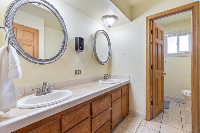 210506 E Cochran Rd, Kennewick, WA 99337