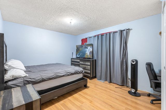 210506 E Cochran Rd, Kennewick, WA 99337