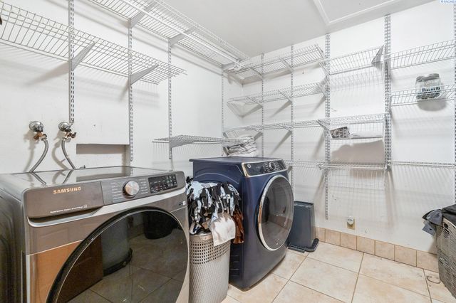 210506 E Cochran Rd, Kennewick, WA 99337