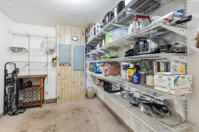 210506 E Cochran Rd, Kennewick, WA 99337