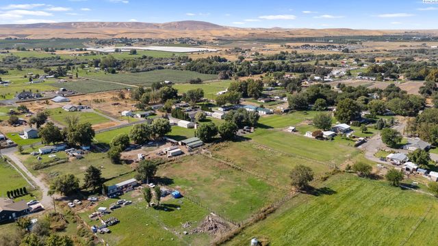 210506 E Cochran Rd, Kennewick, WA 99337