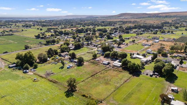 210506 E Cochran Rd, Kennewick, WA 99337