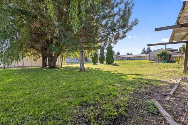 210506 E Cochran Rd, Kennewick, WA 99337