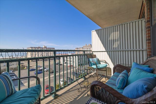 333 E Broadway 4H, Long Beach, NY 11561