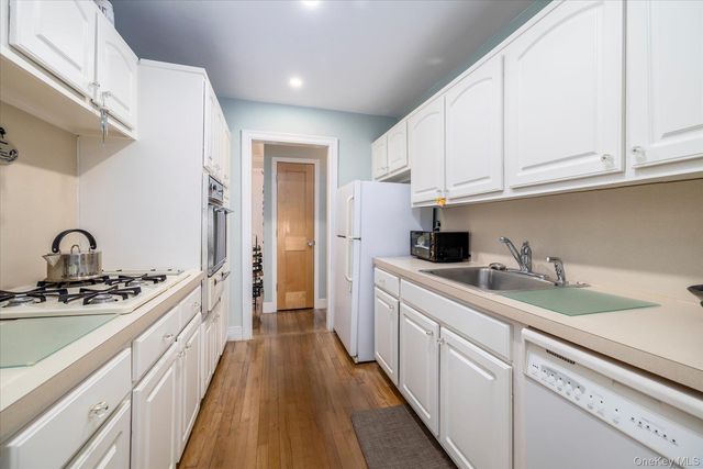 333 E Broadway 4H, Long Beach, NY 11561