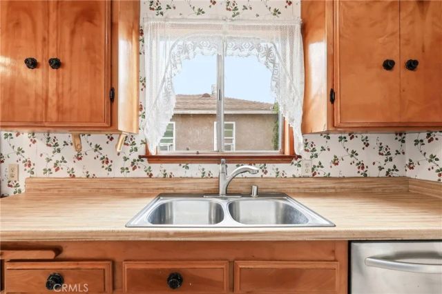 836 N 10th, Upland, CA 91786