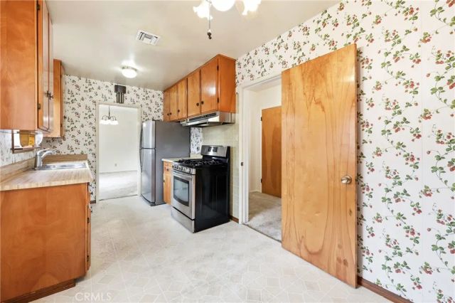 836 N 10th, Upland, CA 91786