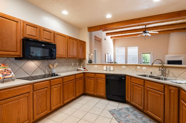 2403 Salinas Avenue SE, Rio Rancho, NM 87124
