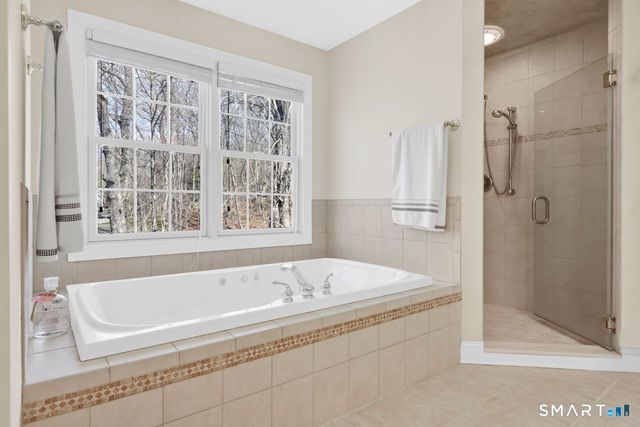 1 Bramble Trail, Newtown, CT 06470