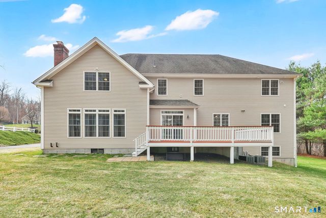 1 Bramble Trail, Newtown, CT 06470