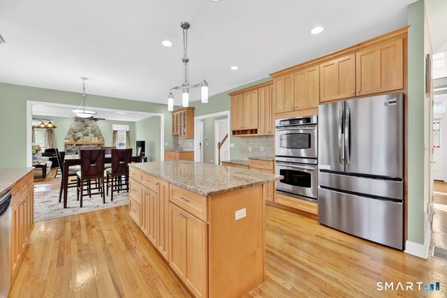 1 Bramble Trail, Newtown, CT 06470