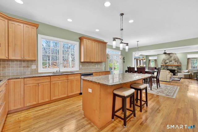 1 Bramble Trail, Newtown, CT 06470