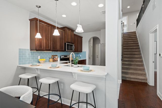 12900 Michelangelo ST 401, Austin, TX 78729
