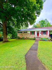 103 Albany Rd, Oak Ridge, TN 37830