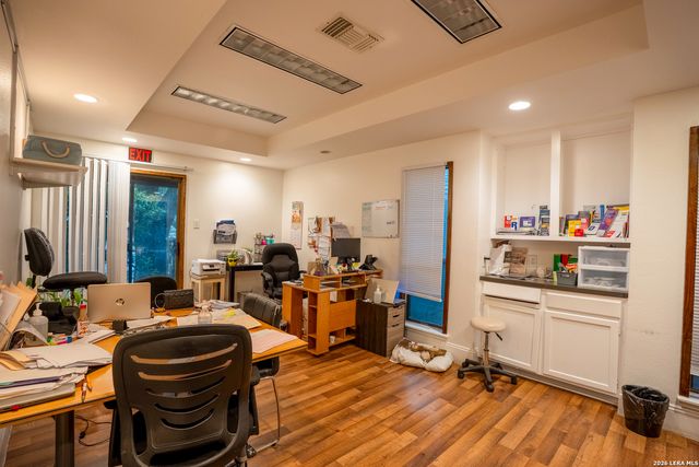 8004 West Ave, San Antonio, TX 78213