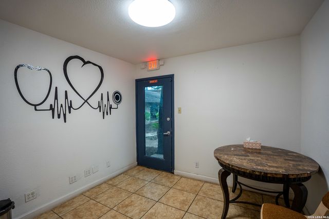 8004 West Ave, San Antonio, TX 78213