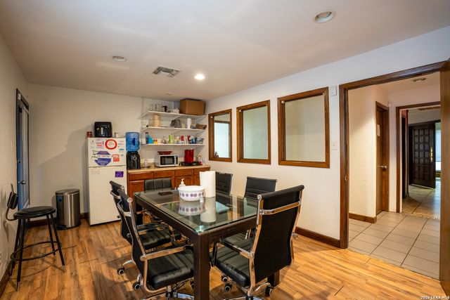 8004 West Ave, San Antonio, TX 78213