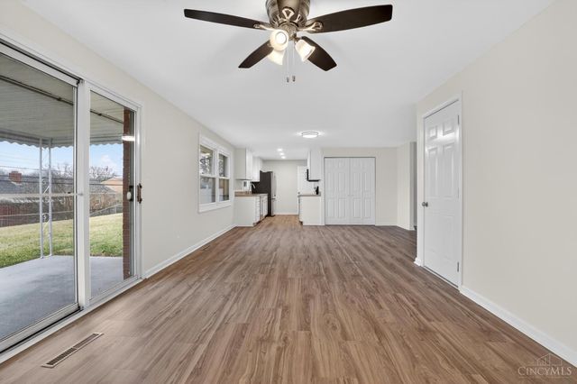 694 Park Avenue, Springdale, OH 45246