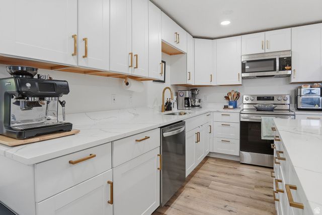 6744 S 1560 E, Cottonwood Heights, UT 84121