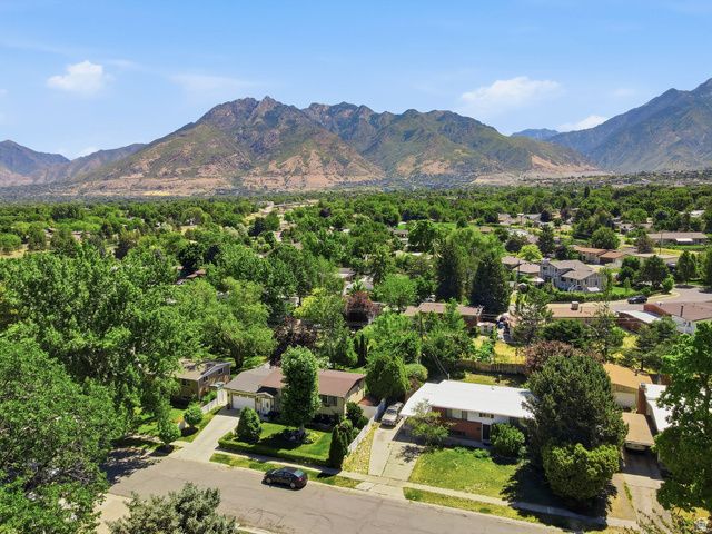 6744 S 1560 E, Cottonwood Heights, UT 84121