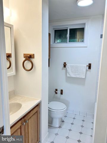 7111 NORWALK ST, Falls Church, VA 22043