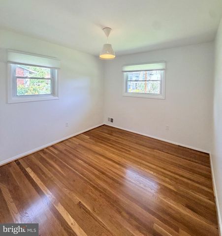 7111 NORWALK ST, Falls Church, VA 22043