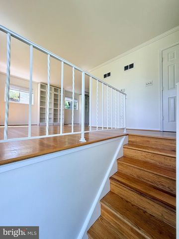 7111 NORWALK ST, Falls Church, VA 22043