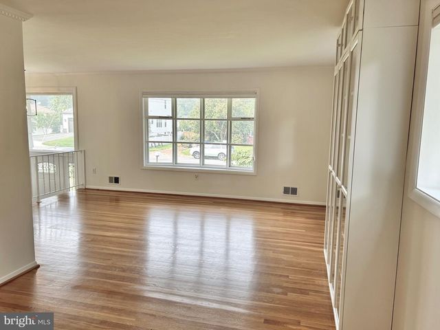 7111 NORWALK ST, Falls Church, VA 22043