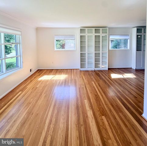 7111 NORWALK ST, Falls Church, VA 22043