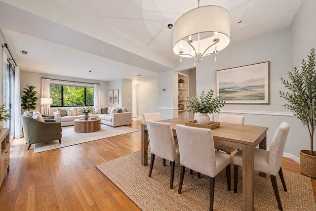 258 Greenbrook Dr 258, Stoughton, MA 02072