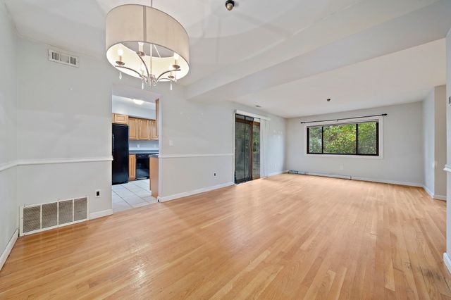 258 Greenbrook Dr 258, Stoughton, MA 02072