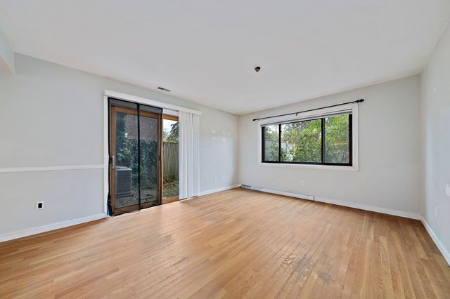 258 Greenbrook Dr 258, Stoughton, MA 02072