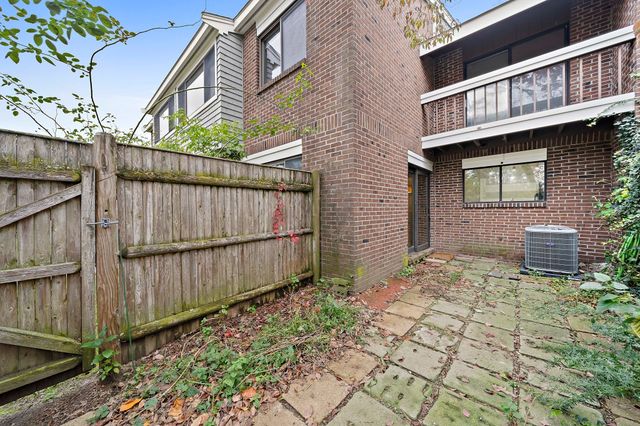 258 Greenbrook Dr 258, Stoughton, MA 02072