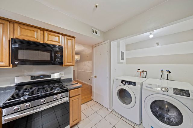 258 Greenbrook Dr 258, Stoughton, MA 02072