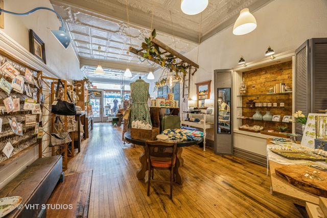 48 S La Grange Road 48, La Grange, IL 60525