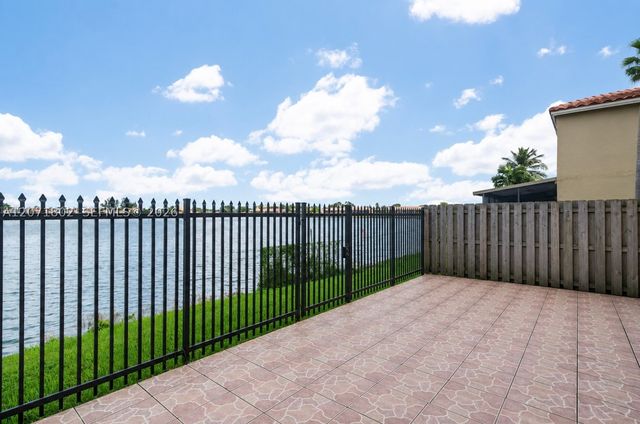 2561 W 60th Pl 102-1, Hialeah, FL 33016