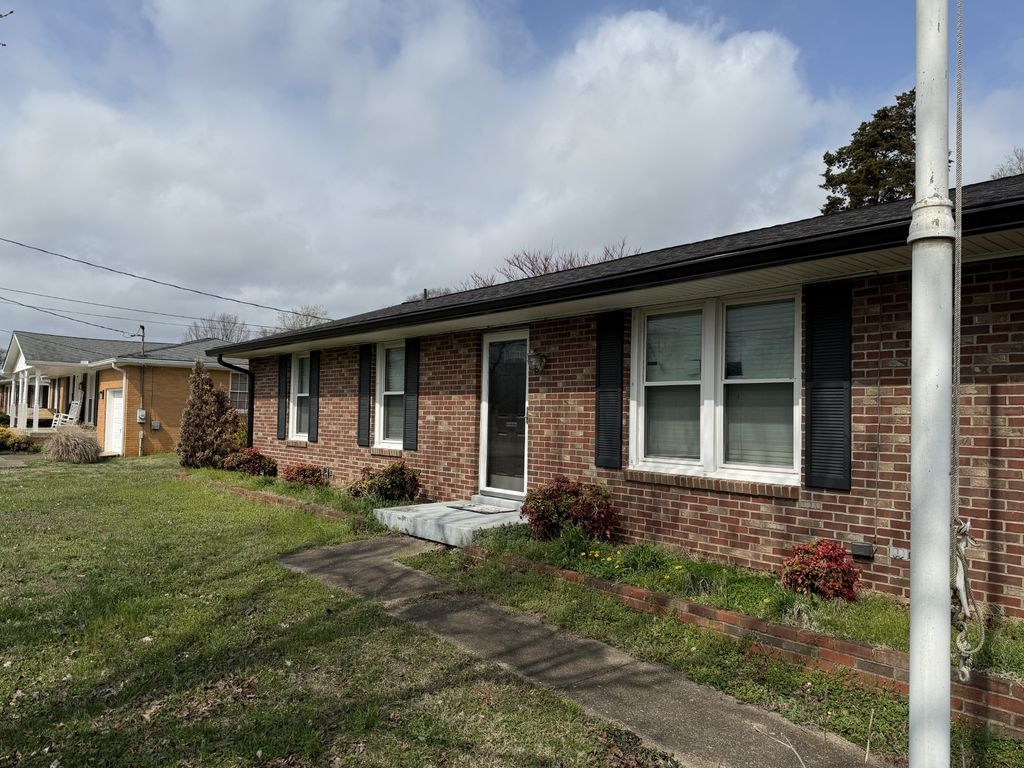 615 Rosa Dr, Lebanon, TN 37087