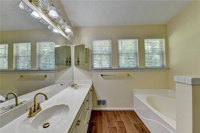3380 Mcclure Woods Drive, Duluth, GA 30096
