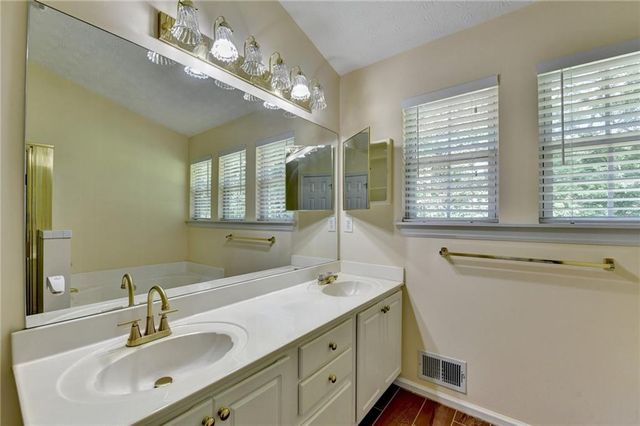 3380 Mcclure Woods Drive, Duluth, GA 30096