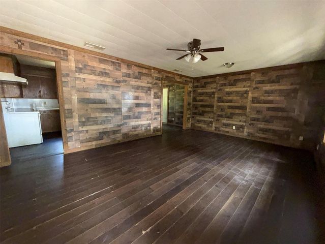 637 S Meyer Street, La Grange, TX 78945