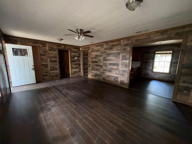 637 S Meyer Street, La Grange, TX 78945