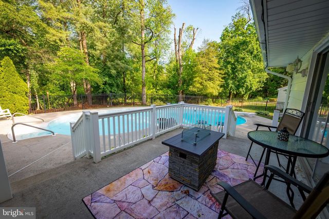 7 CARRIAGE WAY, Cinnaminson, NJ 08077