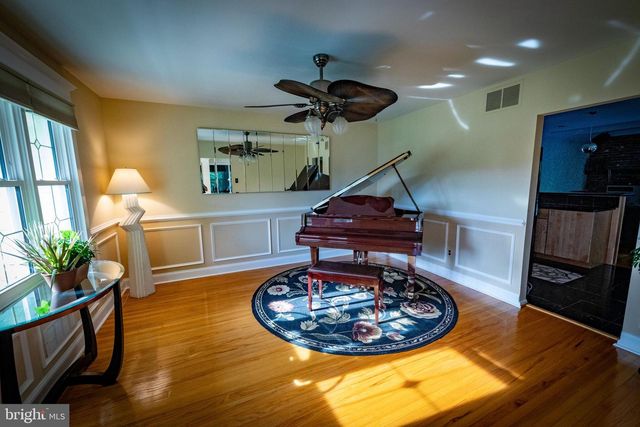 7 CARRIAGE WAY, Cinnaminson, NJ 08077